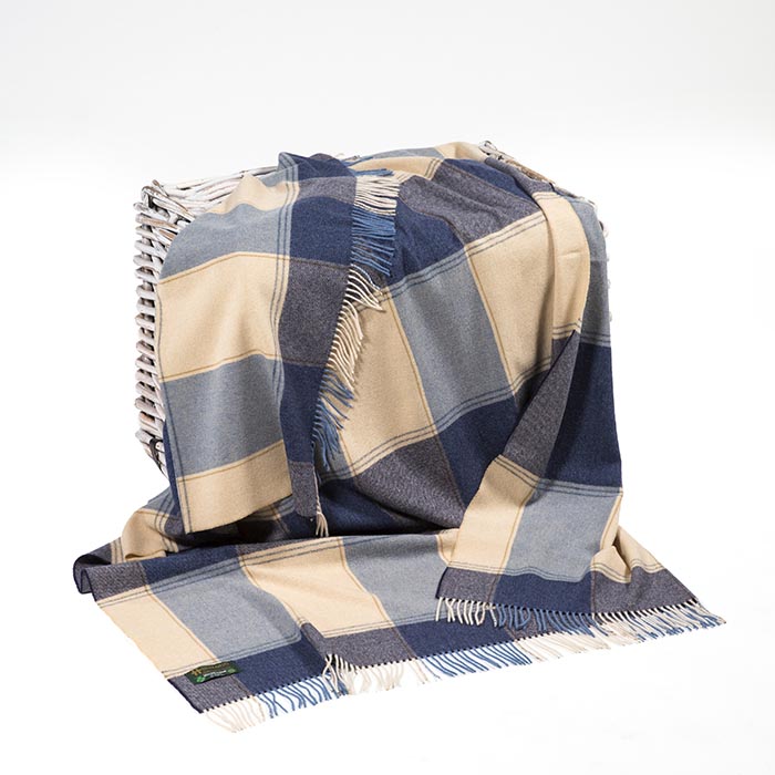 Lambswool Blanket in Beige and Navy