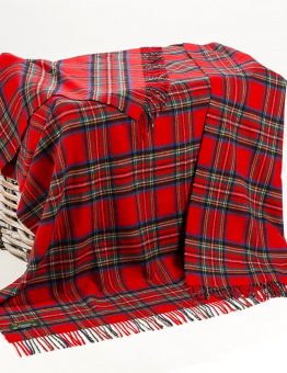 Lambswool Blanket in Red Tartan