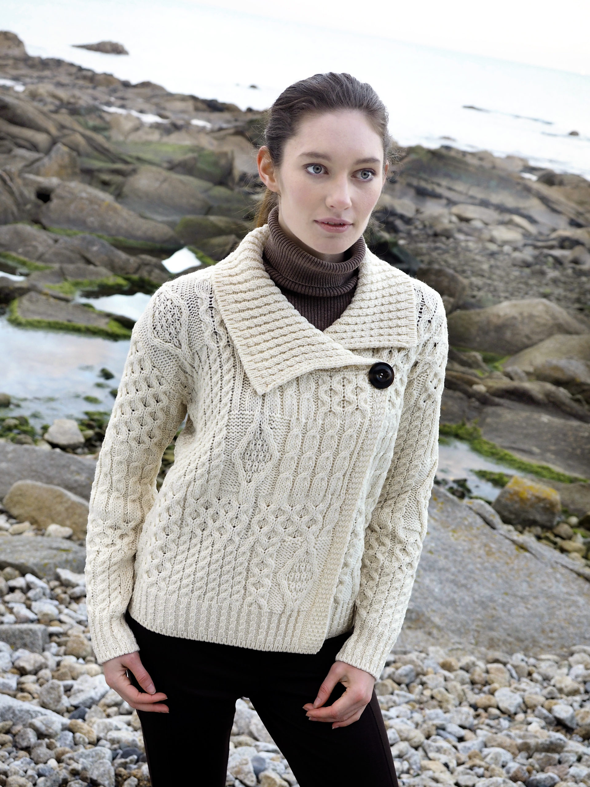 Chunky Collared Aran Cardigan in Natural
