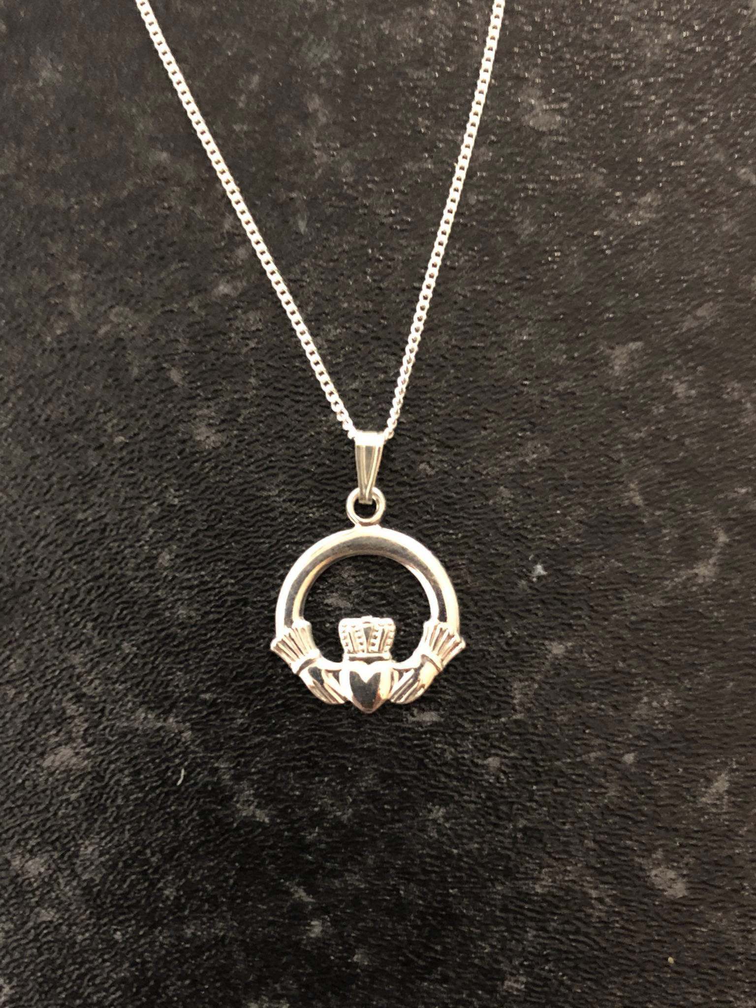 Silver Claddagh Pendant